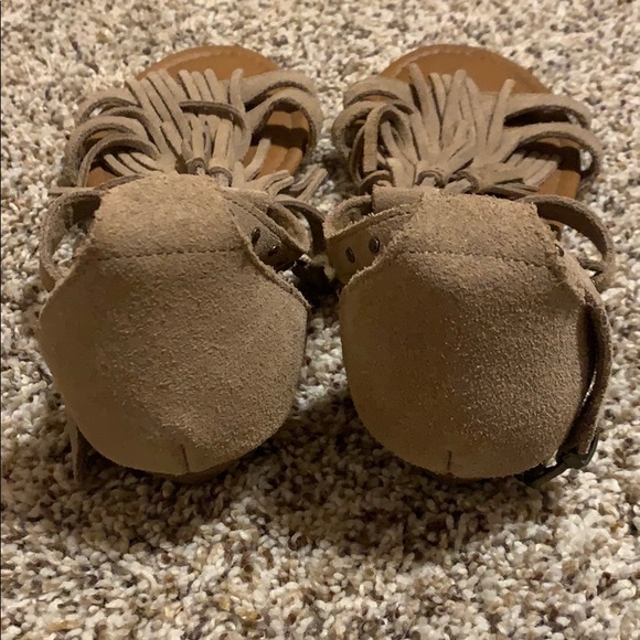 Minnetonka fringe wedges 🌻 - Picture 3 of 9